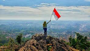 Oleh karena itu, masyarakat maupun wisatawan dilarang masuk ke zona larangan itu. Mengagumi Bogor Dari Ketinggian Di Gunung Kapur Ciampea Indahnya Bikin Menganga