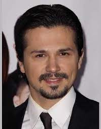 Men with round faces should focus on edgy haircuts and hairstyles with closely clipped sides and volume above the forehead. 40 Exemplary Beard Styles For Round Faces 2021 Trends