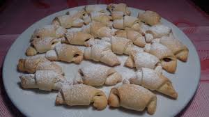 Il maxi cornetto alla nutella è un dolce golosissimo , veloce e super facile! Cornetti Allo Yogurt Farciti Alla Nutella Ricetta Facilissima Youtube