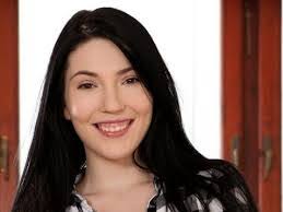 Mia Evans's Instagram, Twitter & Facebook