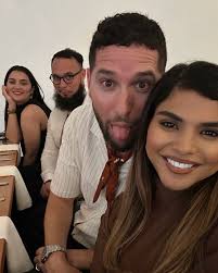 The friends or family line has been blurred. Because in the clurb we all  fam. ✌🏼🤗