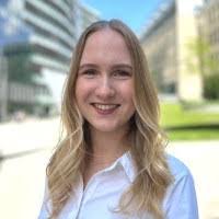 Lea Renner's Instagram, Twitter & Facebook