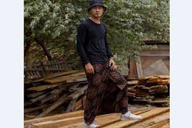 Maybe you would like to learn more about one of these? Unik Sarung Batik Milenial Pekalongan Ini Bermotif Eling Lan Waspada