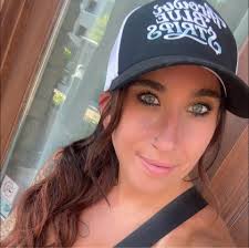 I have a posterior synechiae (my iris is sticking to my lens) and I'm  looking for a second opinion. Anyone know of an eye doc/ophthalmologist  that has experience with this? Thank you. |