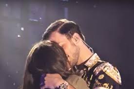 Reserve já desde 99€ ida! David Carreira Beija Carolina Loureiro Em Palco A Ferver Vidas