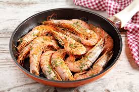 Si tratta di un secondo piatto di pesce sfizioso e veloce: Ricetta Gamberoni In Padella Cucchiaio D Argento