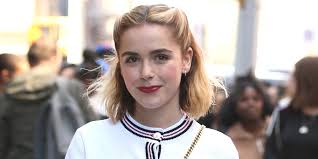 Mckenna grace, alexis denisof et jedidiah goodacre ont décroché des rôles récurrents aux côtés de. Kiernan Shipka Les Nouvelles Aventures De Sabrina Est En Couple Cosmopolitan Fr