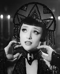 It was so wonderful to finally get to take portraits with the ever  magnificent @cierra.bliss at my home studio! Her @house.of.envy costume and  the whole shoot was divine ✨❤️ . . . . . #