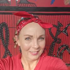 Melissa Hazelwood's Instagram, Twitter & Facebook