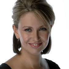 Holly Byrnes's Instagram, Twitter & Facebook