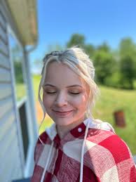 Makeup artist and hair stylist located in Asheville NC!!