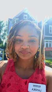 Lorraine Bond (@bond_realtorvibes)