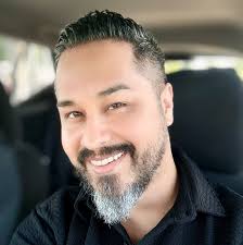 Quieres aumentar la visibilidad de tu negocio y atraer nuevos clientes? 🤯  Descubre cómo un podcast puede ser la respuesta. 🙌🏼