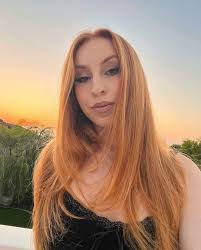 Jenna Waller's Instagram, Twitter & Facebook