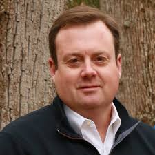 Lee Graybeal's Instagram, Twitter & Facebook