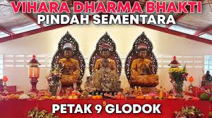 Vihara dharma bhakti (chinois simplifié : Bangunan Baru Vihara Dharma Bhakti Untuk Sementara Kelenteng Jin De Yuan Darurat Petak 9 Glodok Youtube