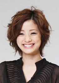ずっと変わらず可愛い 真似したい上戸彩ちゃんの髪型まとめ marble マーブル ショートのヘアスタイル ルーズショートヘア ヘアカット