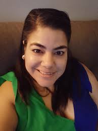 I'm finally ready to start stitching ACOWAR 🗡️ I've embroidered the wolf  from ACOTAR and the raven from ACOMAF while trying to keep to the covers'  colors. With this one, I may