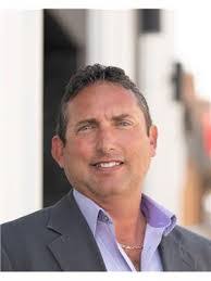 Warren Mcleod's Instagram, Twitter & Facebook