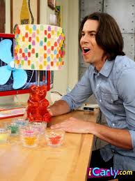 When icarly becomes an instant hit, carly and her pals have to balance their newfound success with the problems of everyday life. Gummy Bear Lamp Gummy Bears Icarly Spencer Icarly