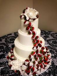 Wedding Cake With White Chocolate Dipped Strawberries Strawberry Wedding Cakes Wedding Strawberries Chocolate Wedding Cake