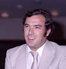 Helen O'Brien, superba spioană româncă din Marea Britanie care l-a dat  afară pe Nicu Ceauşescu din clubul ei, pentru că i-a pipăit animatoarele