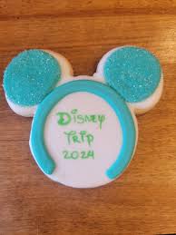 What are must-do activities at Disney World during Christmas?