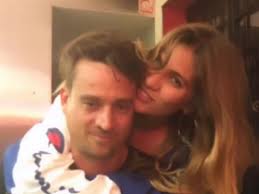 Es que desde agosto de 2015, cuando chocó 8 autos que estaban estacionados en el barrio porteño de belgrano y los vecinos casi lo linchan, el cantante viene con una tormentosa etapa signada por ciertos escándalos. La Diosa Jujena Elena Roca Esta De Novia Con Chano Charpentier Que Pasa Jujuy