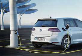 The outside gets a modern look and there are changes on the inside as well. Elektroautomobil Das Magazin Fur Elektromobilitat Volkswagen E Golf Reloaded