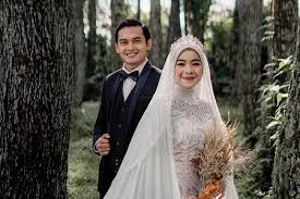 Namun sayangnya, di depan gerbang dijaga pengamanan yang cukup ketat dan tak semua orang seperti diketahui, aura kasih belakangan menjalin asmara dengan lelaki asal brasil, eryck amaral. Ta Aruf Intip 10 Foto Pernikahan Ikbal Fauzi Ikatan Cinta