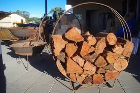 Our red gum firewood is sourced from only licensed and regulated wholesalers. Firewood Supplies Adelaide Wood N Logs
