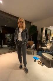 Whether you prefer the convenience of an electric can opener or you're perfectly fine with the simplicity of manual models, a can opener is an indispensable kitchen tool you can't live without unless you plan to never eat canned foods. Cecilia Bolocco Muestra Su Casa Y Ensena A Cocinar Arroz En Improvisada Transmision Por Redes Meganoticias