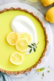 Cremige Zitronen Kokos Tarte Mit Knusperboden Vegan Flowers In The Salad Recipe Coconut Tart Tart Lemon Coconut