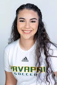 Ellie Silva's Instagram, Twitter & Facebook