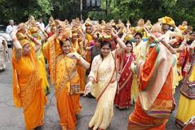 भागवत ज्ञान यज्ञ के पहले त्रिवेणी शनि मंदिर से निकली भागवत कलश यात्रा |  Mediawala