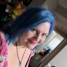 Looking for other players to chill and play 7 days to die together i would  love to have a active discord community with voice chat where daily people  come online