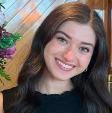 Sara Boston's Instagram, Twitter & Facebook