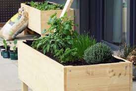 However, there are a couple of things that you need to make sure about, when this is something that you want to consider making. How To Build A Raised Garden Bed With Legs