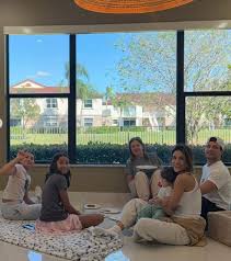 Daniela Ospina, la ex de James Rodríguez, anunció que ella y Gabriel  Coronel compraron su primera “casita” en los Estados Unidos: “Ustedes han  sido parte de cada proceso” - Infobae