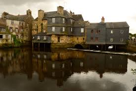 When it opened, the fhel was hailed by its founders as 'a beaubourg in landerneau', referring to the neighbourhood. Pont De Rohan En Landerneau Frantzia Secret World