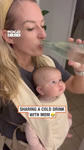 This baby shares mum's cold drink 🥹👶