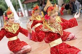 Tari campak merupakan tarian tradisional daerah bangka belitung yang menggambarkan keceriaan seorang bujang dan dayang di kepulauan bangka belitung. 105 Tarian Daerah 34 Provinsi Beserta Gambar Dan Asalnya