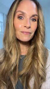 On camera prep steps in under 5 seconds!, My absolute MUSTS for immediate  best skin and hair 💛, Comment LINK and I’ll send you the list with  discount codes 😘, #oncamera #cameraready ...