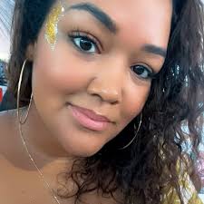 Exactly. The DR DNA is 60% African ancestry and 40% European to say she's  Dominican is inferring that she is black or has black in her. You see,  Dominicans aren't required to