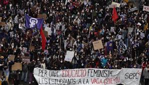 En la antigua grecia, lisistrata inició este camino con una huelga sexual contra los hombres. Xqb7gakaak9vym