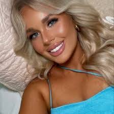 Laura Trimble's Instagram, Twitter & Facebook