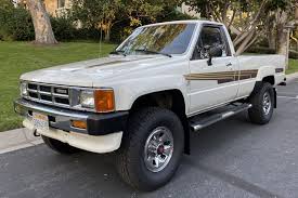The interior and paint are in pretty rough shape, and will definitely need some work. 1986 Toyota 4 4 Pickup Sr5 5 Speed For Sale On Bat Auctions Sold For 12 750 On June 4 2020 Lot 32 315 Bring A Trailer
