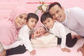 She was born in 1980s, in millennials generation. Myartis Com Myartis My Artis 17 Foto Newborn Photoshoot Puteri Memey Norman