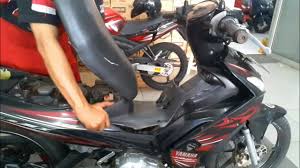 Penyebab motor loss kompresi yang paling sering terjadi, yaitu motor tipe 4 langkah mengeluarkan asap putih dari knalpot, sudah dapat dipastikan jika silinder blok dan piston kit (piston, ring piston dan pen seker) yang rusak dapat menyebabkan loss kompresi dan suara mesin motor lebih kasar dari biasanya. Cara Mudah Servis Karburator Jupiter Mx 135 Old Brebet Youtube
