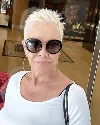 Crockpot mac and cheese recipe with cheddar cheese